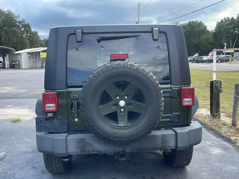 Used 2010 Jeep Wrangler Unlimited Rubicon w/ Dual Top Group AWD/4WD image 6