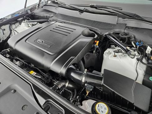 Certified 2025 Land Rover Discovery Dynamic SE AWD/4WD image 19