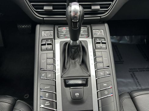 Used 2019 Porsche Macan S AWD/4WD image 34