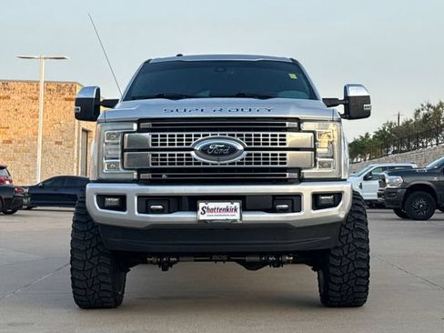 Used 2017 Ford F250 Platinum w/ Platinum Ultimate Package AWD/4WD image 2