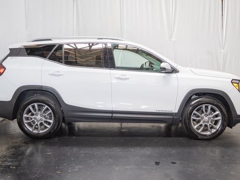 Used 2022 GMC Terrain SLT w/ Tech Package AWD/4WD image 4