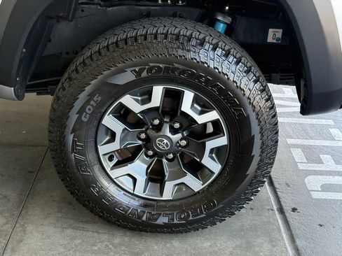 Certified 2021 Toyota Tacoma TRD Off-Road w/ Technology Package image 15