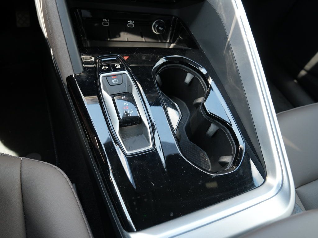 Used 2025 Audi Q5 Premium Plus w/ Premium Plus AWD/4WD image 30