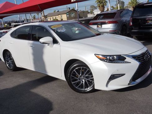 Used 2016 Lexus ES 350 w/ Premium Package w/Wood Trim FWD image 2