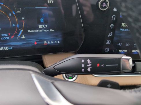 Used 2025 Chevrolet Equinox ACTIV w/ Safety and Technology Package image 16