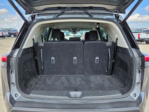 Used 2025 Nissan Pathfinder SV FWD image 31