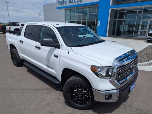 Used 2019 Toyota Tundra SR5 AWD/4WD image 4