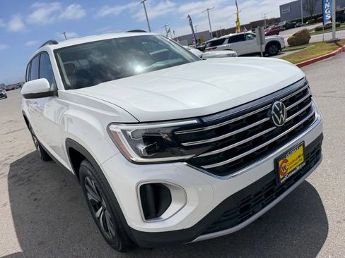 New 2026 Volkswagen Atlas SE FWD image 8