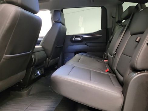 Used 2024 GMC Sierra 1500 SLT image 11