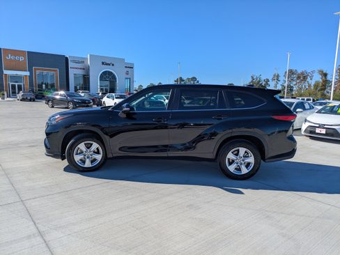 Certified 2023 Toyota Highlander LE image 4