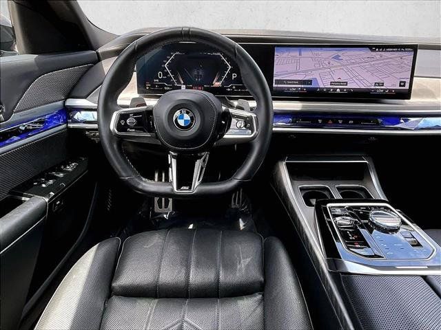 Used 2023 BMW 760i xDrive AWD/4WD image 7