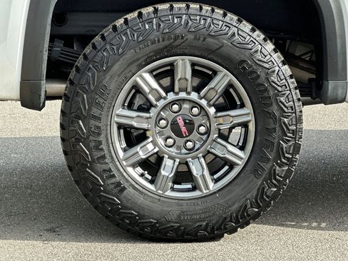 Used 2025 GMC Sierra 1500 AT4X image 43