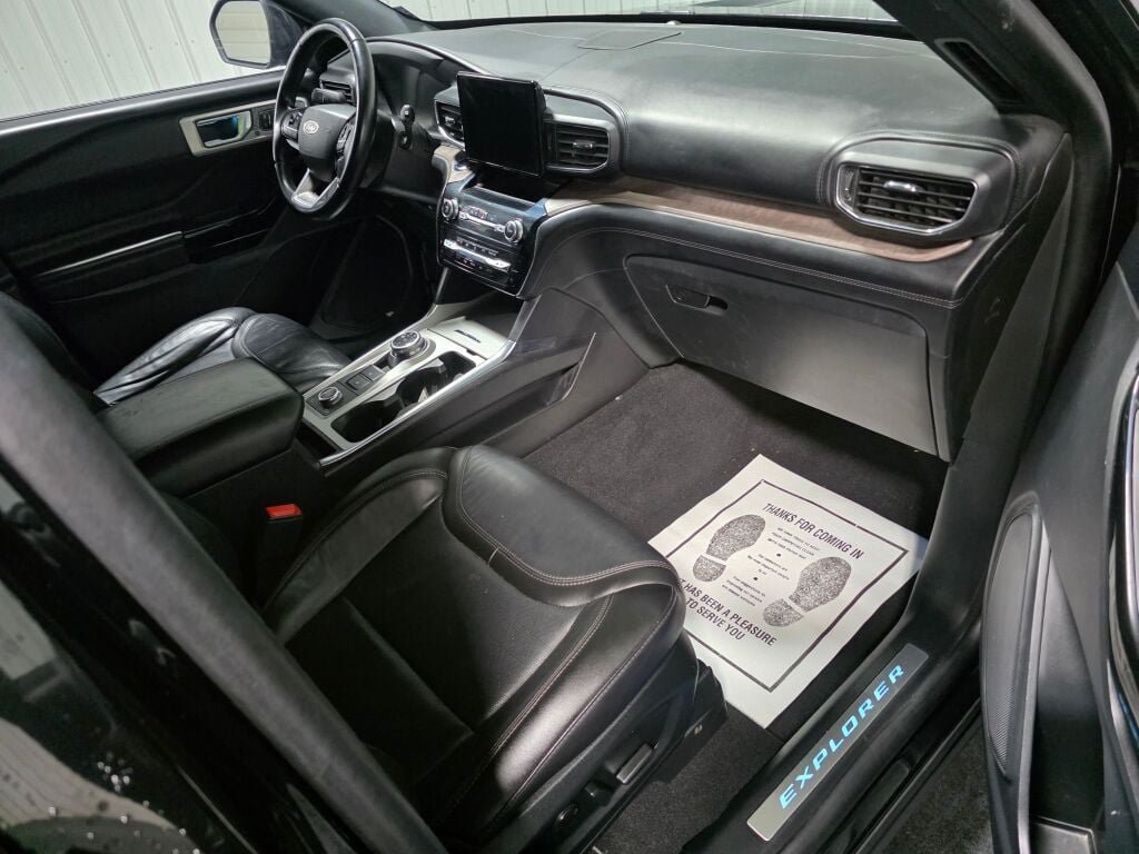 Used 2023 Ford Explorer Platinum AWD/4WD image 7