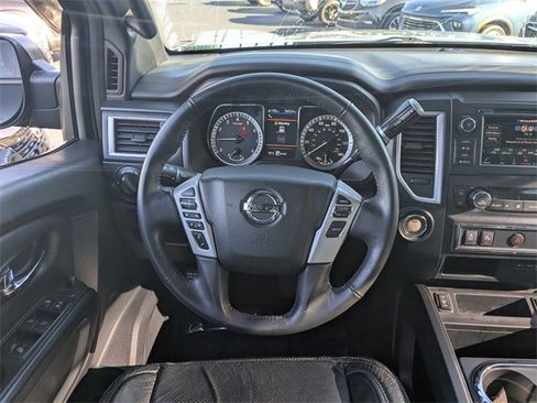 Used 2019 Nissan Titan SV w/ SV Convenience Package image 16