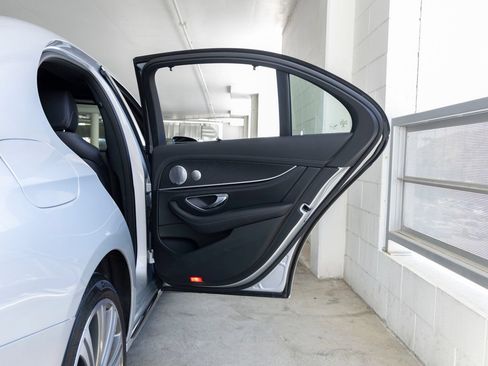 Used 2019 Mercedes-Benz E 300 image 23