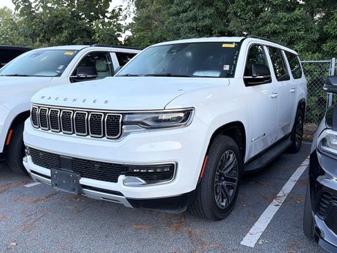 Used 2024 Jeep Wagoneer L Series II w/ Flexible Seating Group AWD/4WD image 1