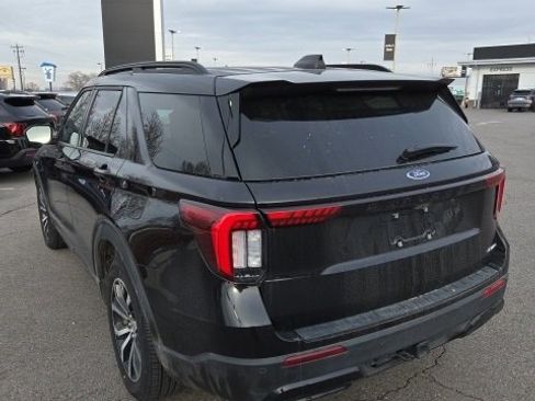 Used 2025 Ford Explorer ST-Line image 3