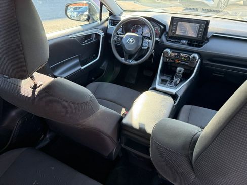 Used 2019 Toyota RAV4 LE w/ Carpet Mat Package image 19