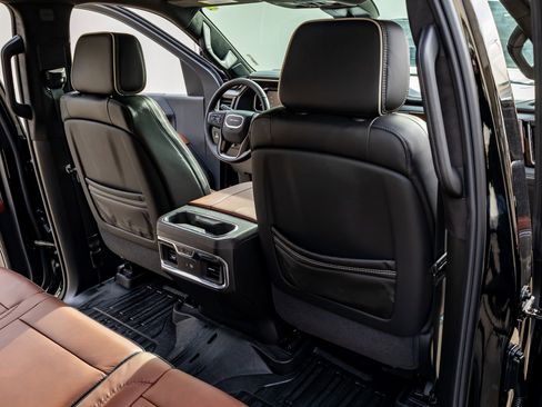 Used 2026 GMC Sierra 3500 Denali Ultimate w/ LPO, Black Badging Package image 32