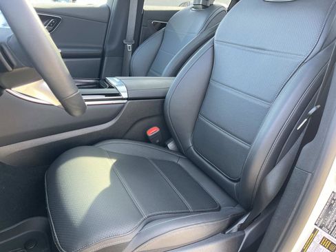 Used 2025 Mercedes-Benz GLC 300 image 24