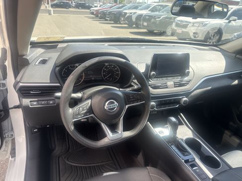 Used 2022 Nissan Altima 2.5 SV AWD/4WD image 3