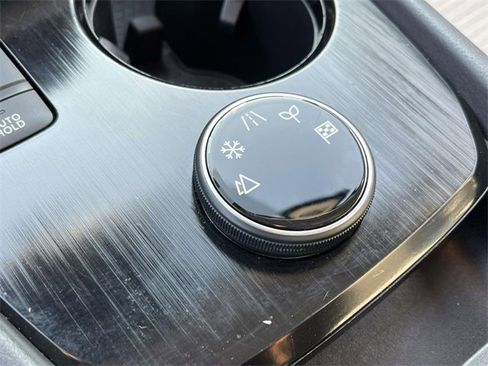 Used 2023 Nissan Rogue SV image 31