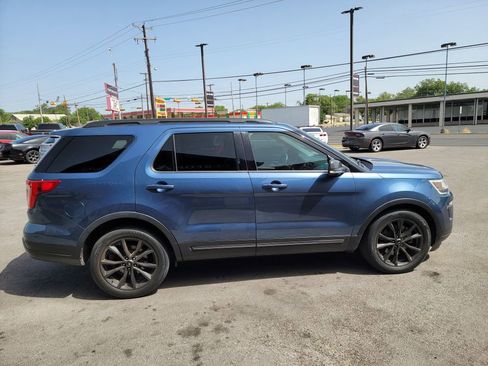 Used 2019 Ford Explorer XLT w/ Equipment Group 202A image 8