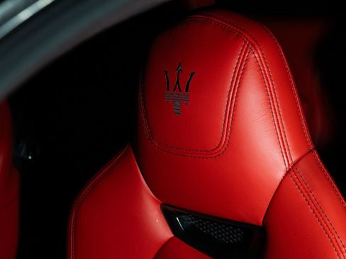 Used 2018 Maserati GranTurismo Sport RWD image 39