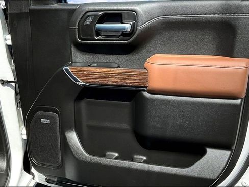 Used 2022 Chevrolet Silverado 1500 High Country w/ Technology Package image 31