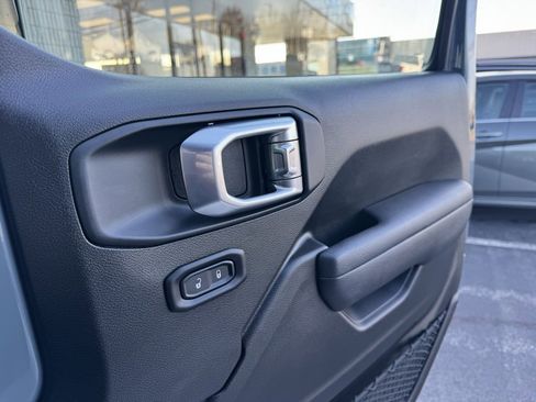 Used 2024 Jeep Gladiator Sport image 15