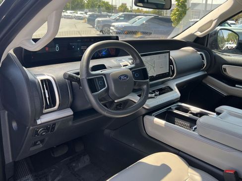 Used 2025 Ford Expedition Active AWD/4WD image 30