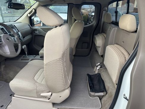 Used 2017 Nissan Frontier SV image 13