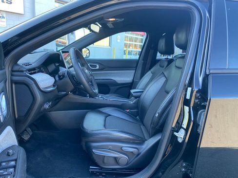Used 2024 Jeep Compass Latitude AWD/4WD image 15