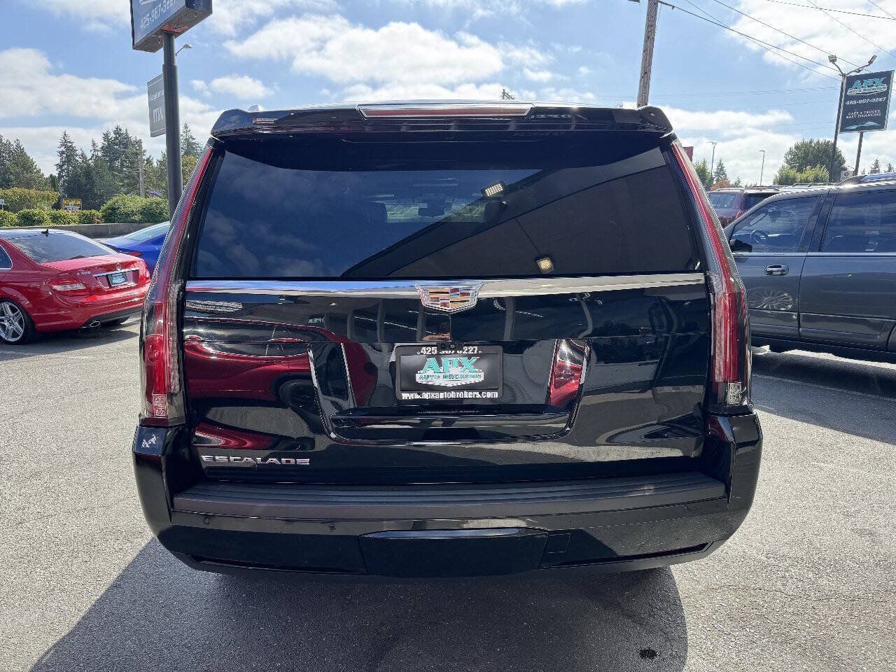 Used 2019 Cadillac Escalade Platinum RWD image 5