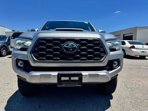 Used 2020 Toyota Tacoma TRD Sport w/ Technology Package AWD/4WD image 2