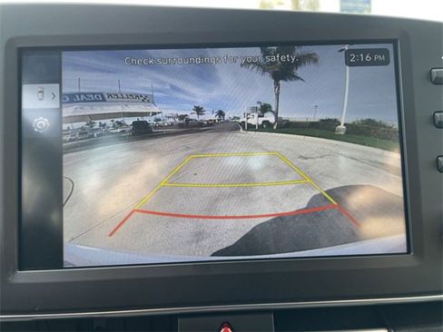 Used 2025 Hyundai Elantra SE image 14