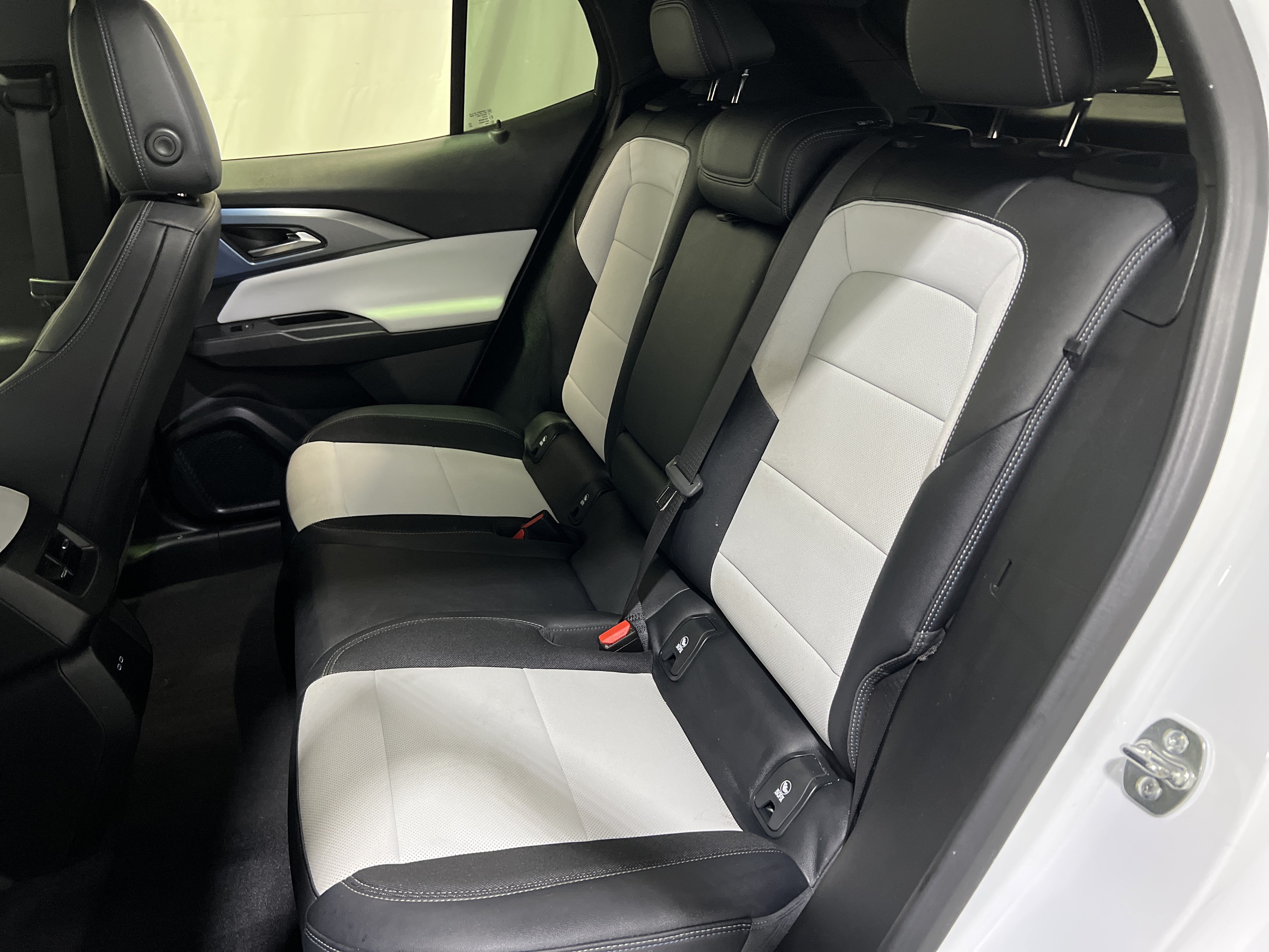 Used 2024 Chevrolet Equinox EV LT w/ Active Safety Package 3 FWD image 16