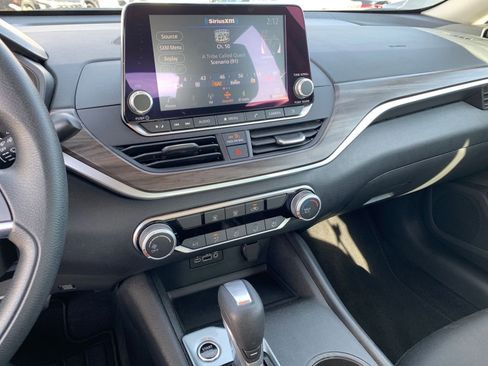 Used 2025 Nissan Altima 2.5 SV image 18