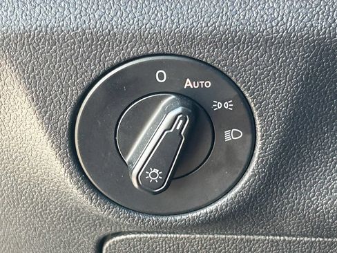 Used 2019 Volkswagen Jetta SEL FWD image 24