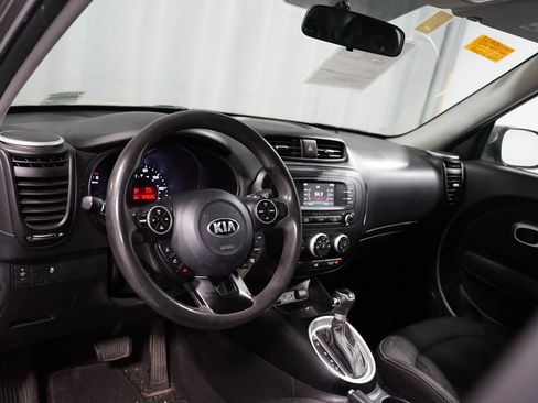 Used 2016 Kia Soul + FWD image 7