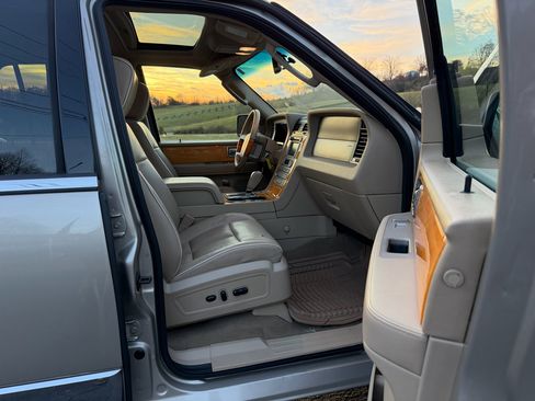 Used 2008 Lincoln Navigator 4WD image 24