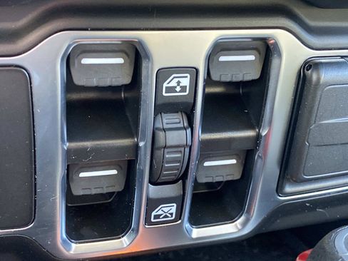 Certified 2025 Jeep Wrangler Sahara image 41