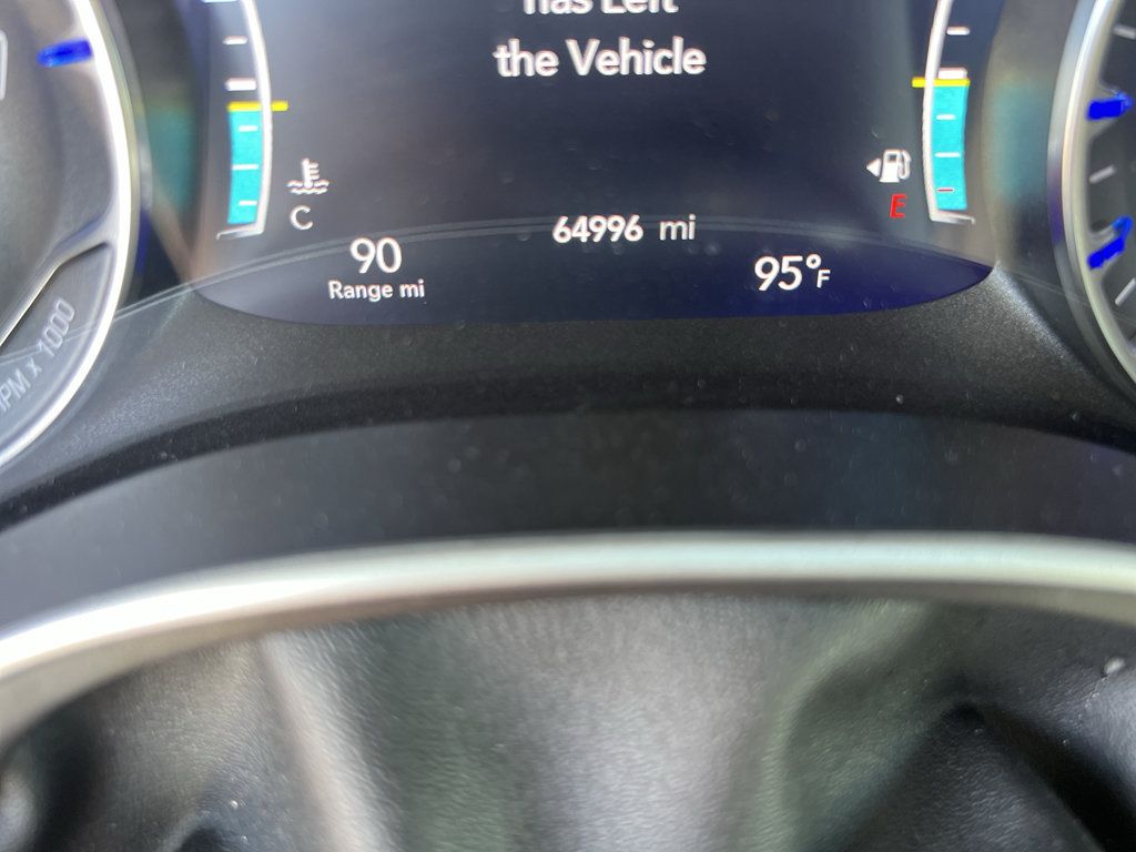 Used 2023 Chrysler Pacifica Touring-L FWD image 36