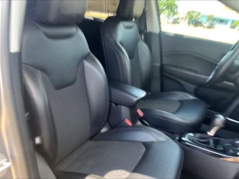 Used 2019 Jeep Compass Latitude AWD/4WD image 11