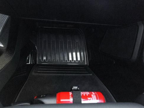 Used 2015 Porsche 918 Spyder image 47