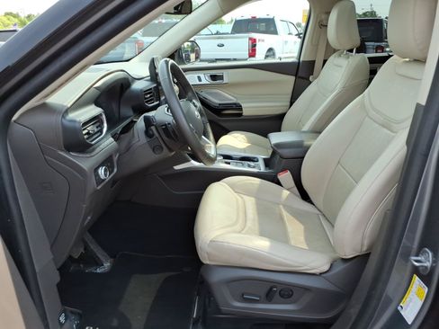 Used 2021 Ford Explorer Platinum w/ Equipment Group 601A AWD/4WD image 13