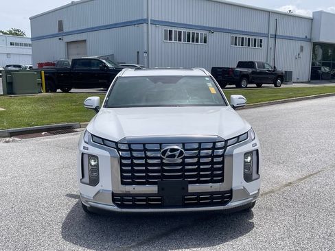Used 2024 Hyundai Palisade Calligraphy FWD image 2