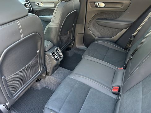 Used 2025 Volvo XC40 B5 Plus image 14