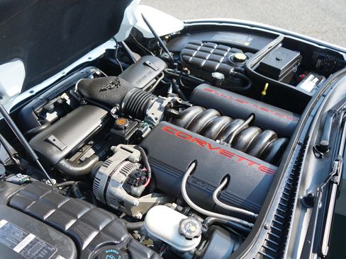 Used 1997 Chevrolet Corvette Coupe w/ Memory Pkg RWD image 11