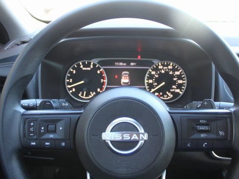 Used 2023 Nissan Rogue S image 24